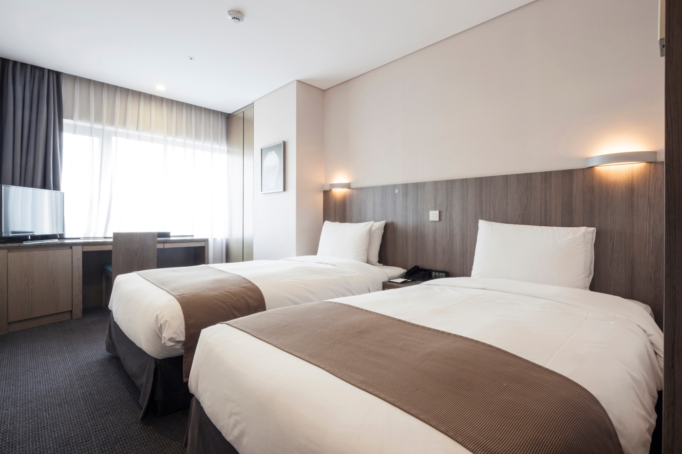 Hotel FF&E and restaurant furniture installation in Charlotte, NC by Oracle Installation
