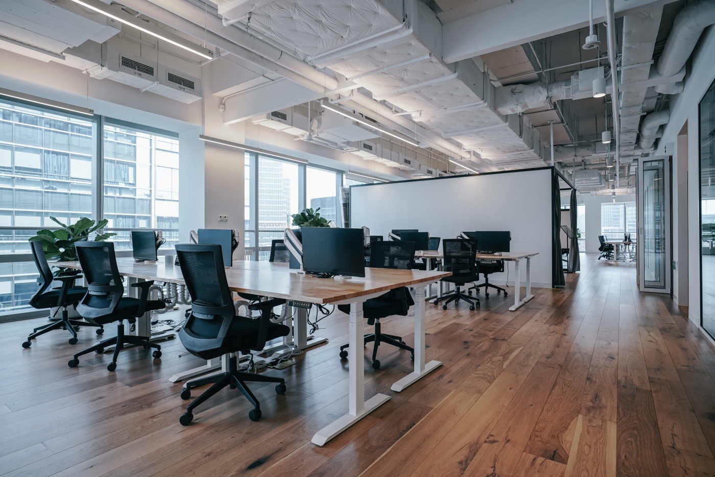 Co-working space office furniture installation in Charlotte, NC — modular workstations and collaborative zones by Oracle Installation