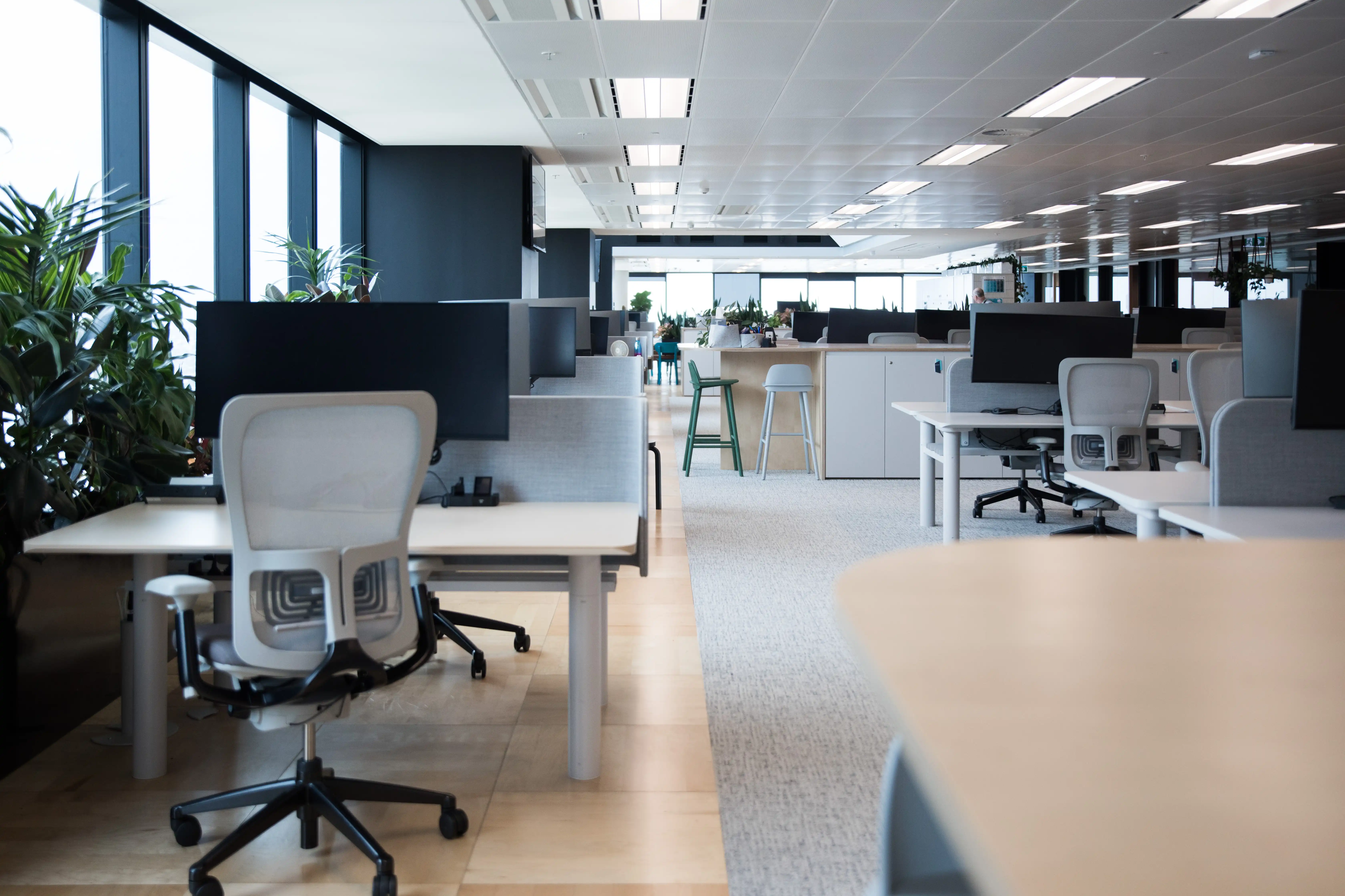 Furniture Installation Insights - Maximizing Office Space